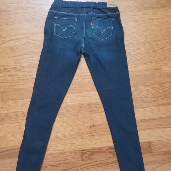 Levi Jeggings/ Jean's - Picture 4 of 4